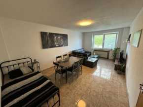 Monteur Home